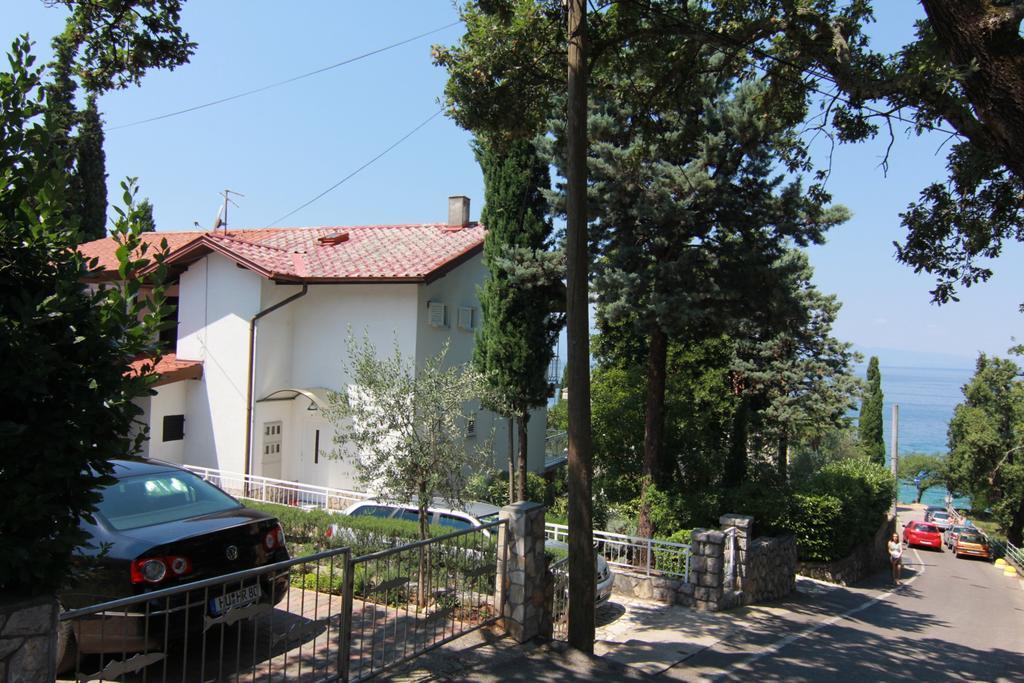 Apartments Bruno Njivice Exterior foto