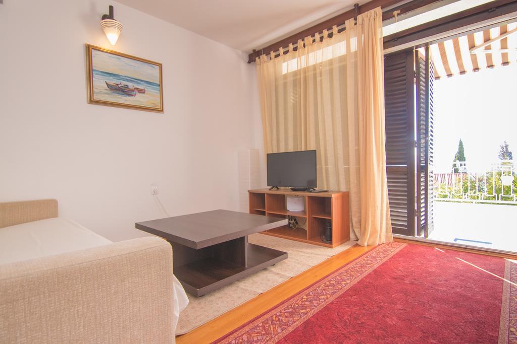 Apartments Bruno Njivice Exterior foto